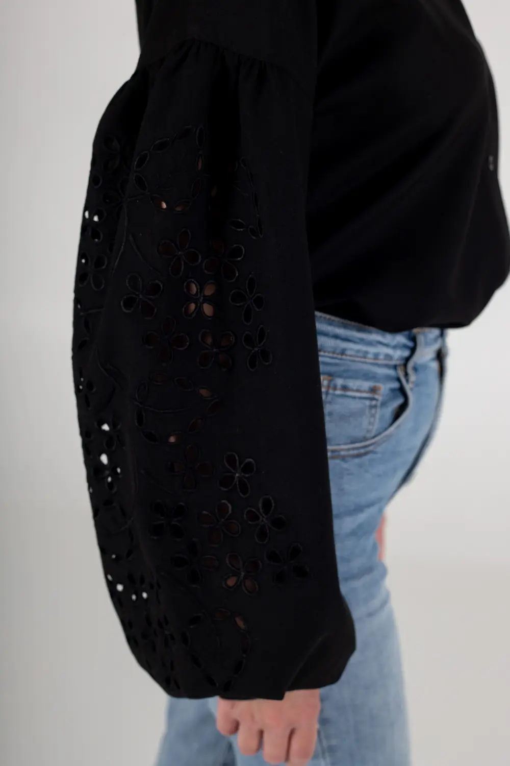 Pattern 3120 embroidered blouse for women